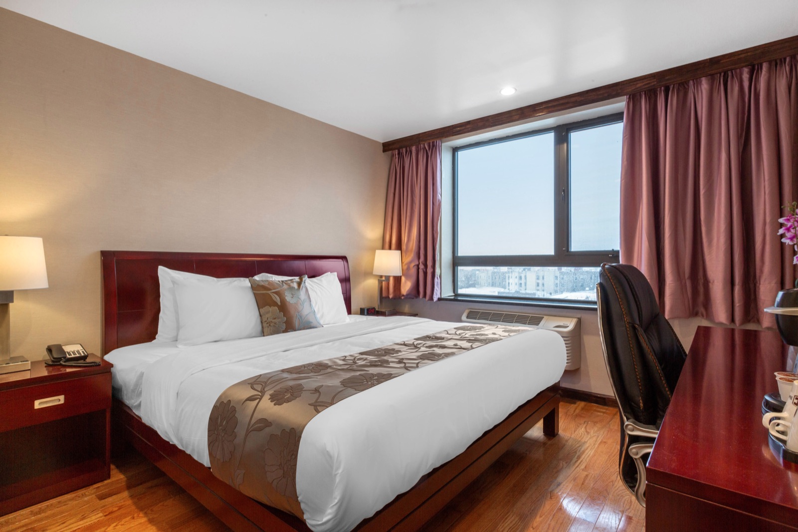 King room at The L Hotel